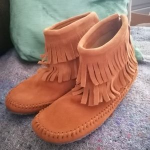 New Softmoc size 9 ladies moccasins